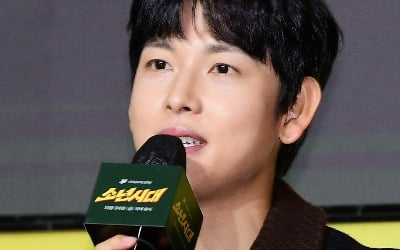 Im Si-wan "My true self is a scumbag, I live pretending to be normal."