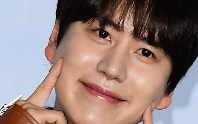 キュヒョン、女性ファン凶器乱動製紙中の軽い傷