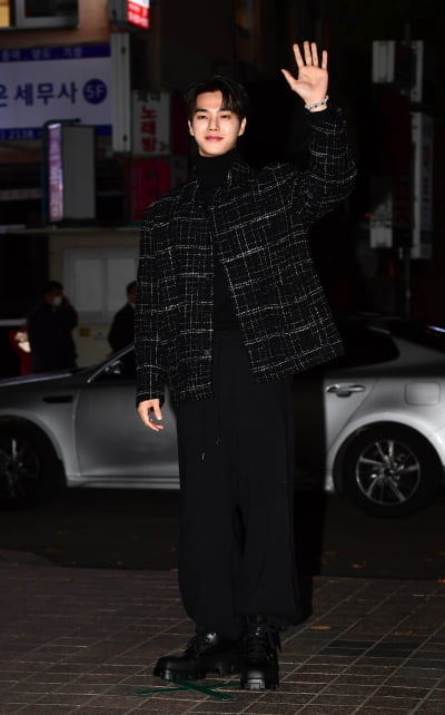 [TEN포토]송강 '머리부터 발끝까지 센스 가득'(마이 데몬 회식)