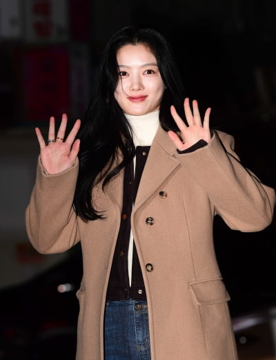 [TEN포토]김유정 '고기 먹으러 왔어요'(마이 데몬 회식)