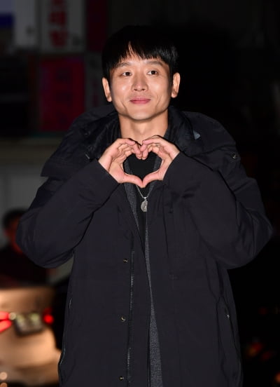 [TEN포토]김설진 '수줍은 하트'(마이 데몬 회식)