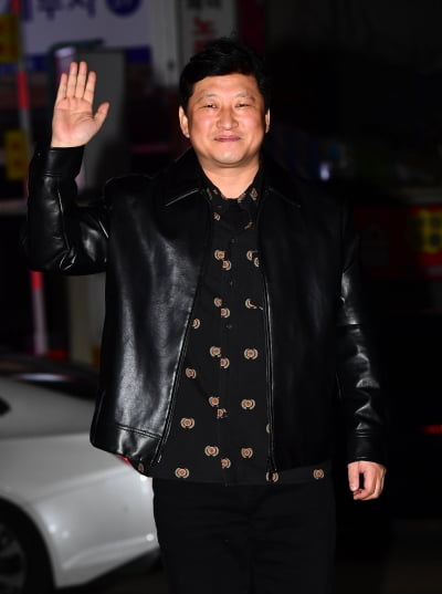 [TEN포토]박진우 '인사하는 한민수'(마이 데몬 회식)