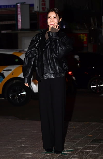 [TEN포토]이윤지 '애교 넘치는 인사'(마이 데몬 회식)