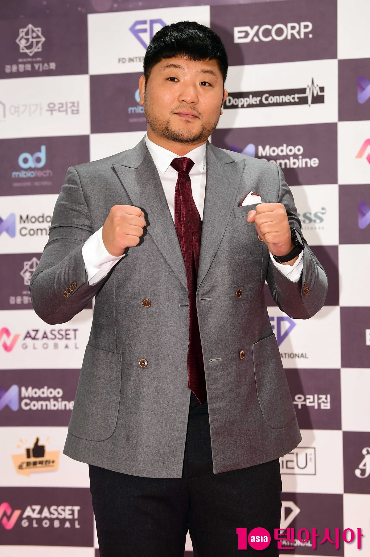 [TEN포토]권아솔 '멋진 수트핏'