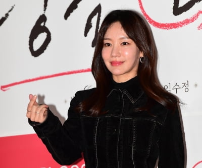 [TEN포토]김아중 '뭔가 달라진 분위기'