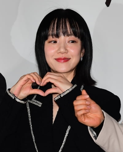 [TEN포토]임수정 '로코퀸의 사랑스러운 하트'