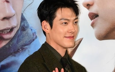 [TEN포토]김우빈 '오늘도 잘생김'