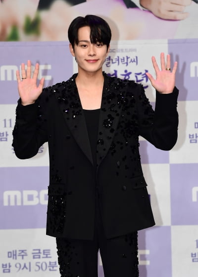 [TEN포토]유선호 '가만히 있어도 화보'