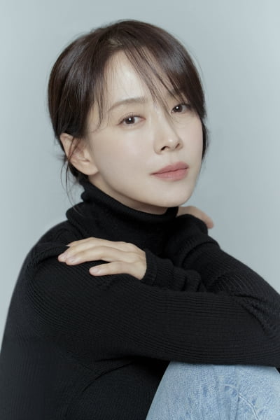 前소속사서 9억 못받은 송지효, 우수 어린 새 프로필 공개