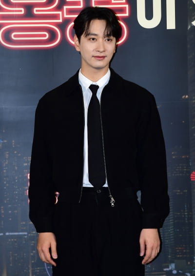 [TEN포토]황찬성 '강윤성 감독님 좋아요'