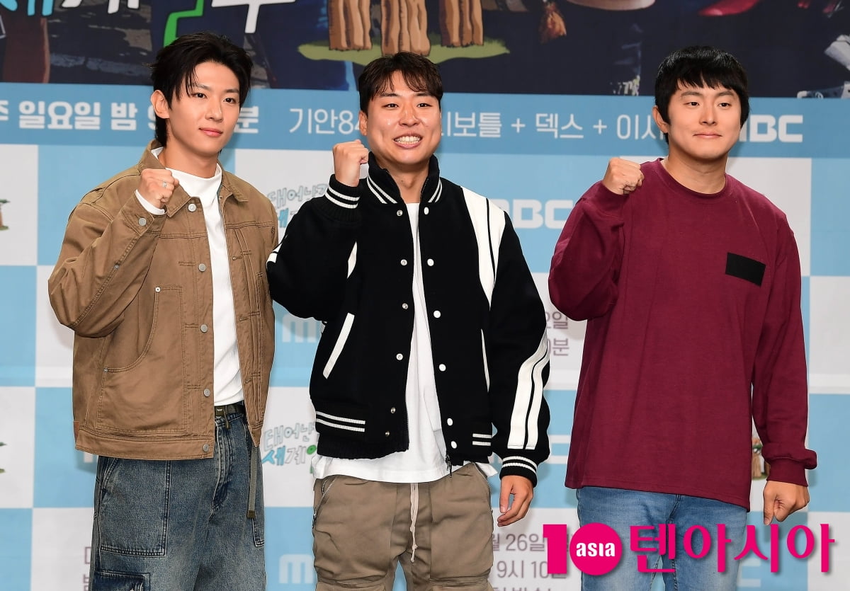 [TEN포토]덱스-김지우 PD-기안84 '태어난김에 세계일주3 파이팅!'