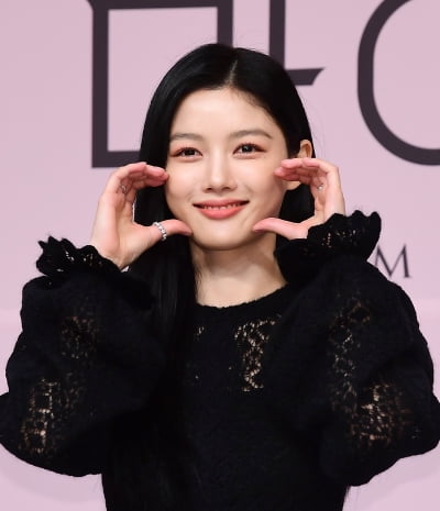 [TEN포토]김유정 '사랑스러운 하트'