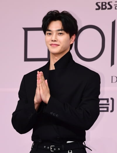 [TEN포토]송강 '오늘도 잘생김'