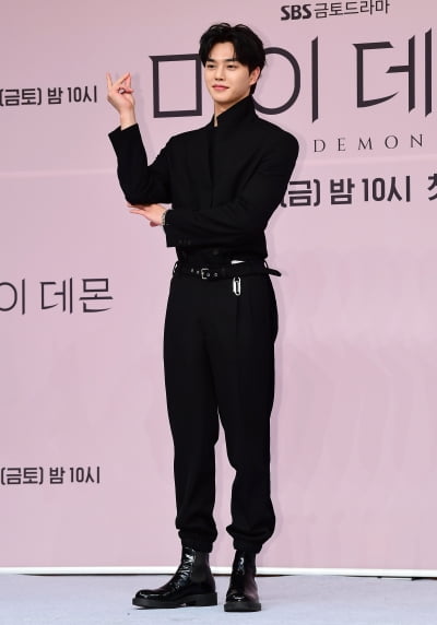 [TEN포토]송강 '세상 혼자사는 비주얼'