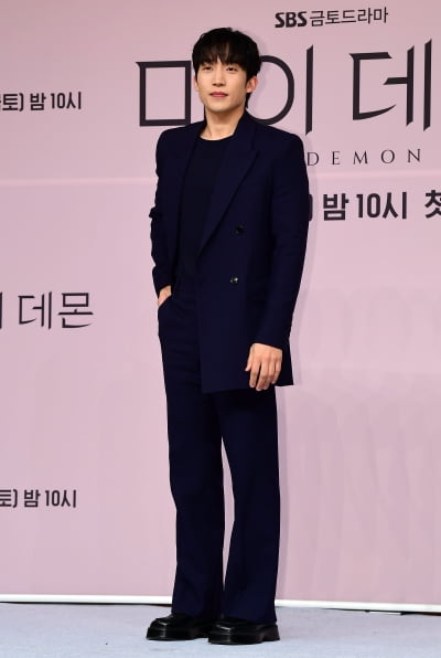 [TEN포토]이상이 '멋진 수트핏'