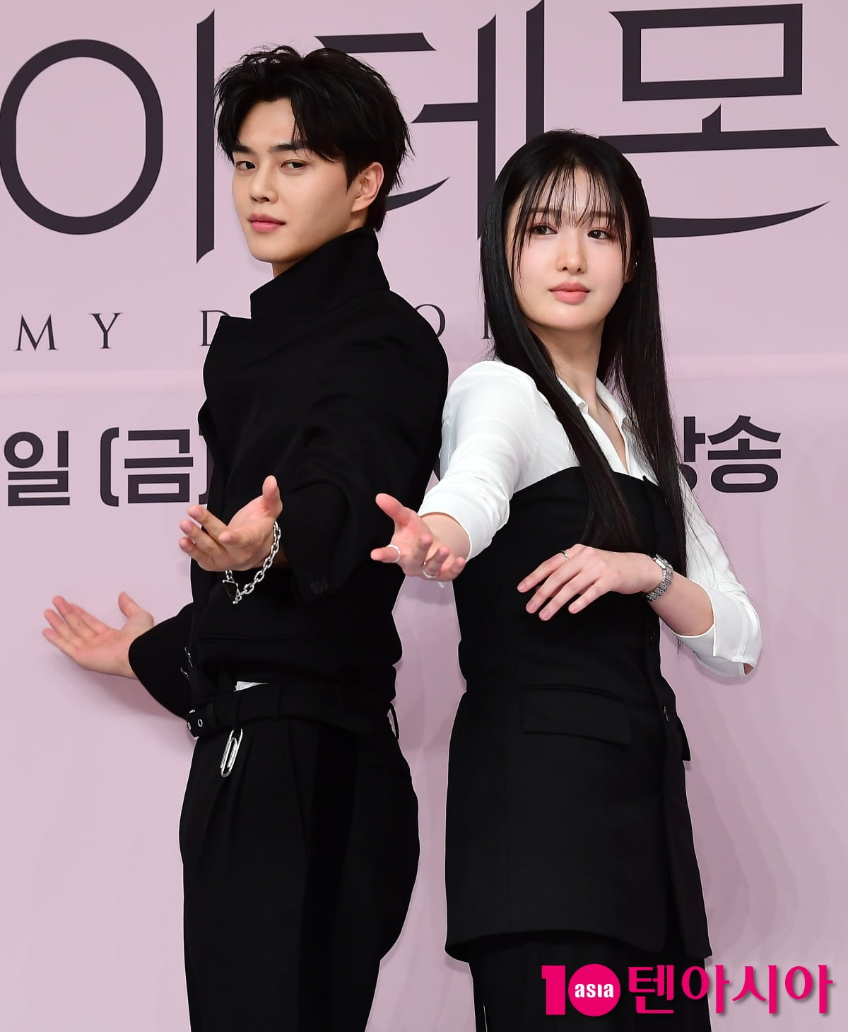 [TEN포토]송강-조혜주 '셀 위 댄스~'
