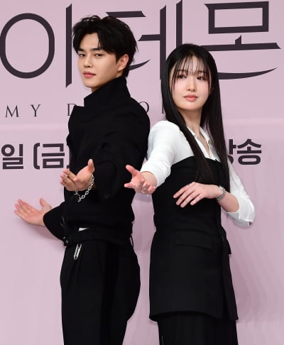 [TEN포토]송강-조혜주 '셀 위 댄스~'