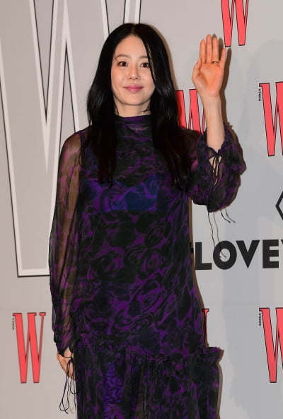 [TEN포토]고현정 '보라빛 인사'