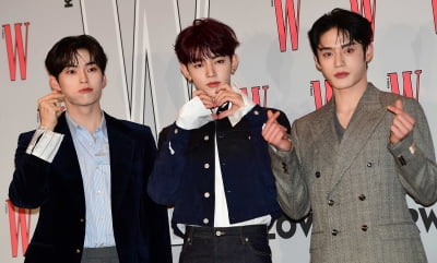 [TEN포토]제로베이스원 김지웅-성한빈-장하오 '하트 하트 하트'