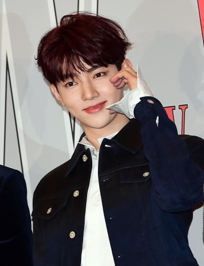 [TEN포토]제로베이스원 장하오 '부드러운 하트'