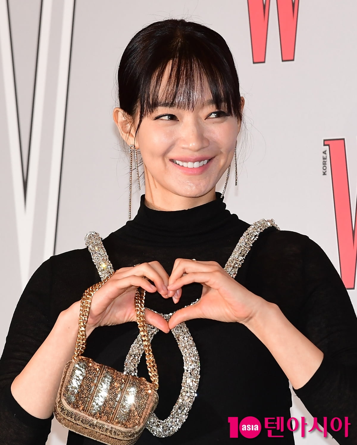 [TEN포토]신민아 '깜찍한 하트'
