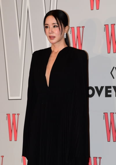 [TEN포토]엄정화 '깊게 파인 V넥'