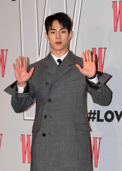 [TEN포토]몬스타엑스 셔누 '태평양 어깨'