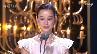 '잠' 정유미, 여우주연상 기쁨 "10년 전 김혜수 안 만났다면 배우 못 했을 것" [44th 청룡영화상]