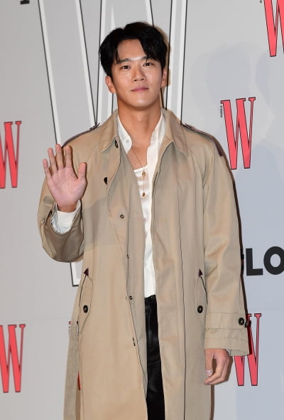 [TEN포토]하석진 '뇌섹남의 인사'