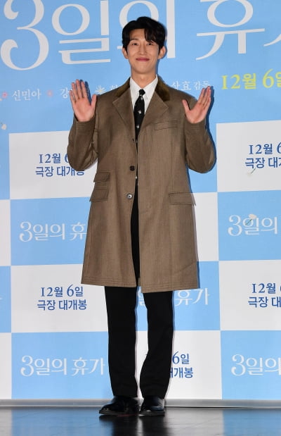 [TEN포토]강기영 '가이드 인사드려요'