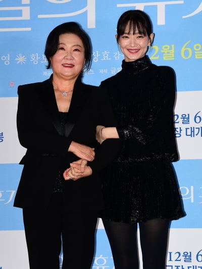 [TEN포토]김해숙-신민아 '3일의 휴가 기대하세요'