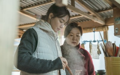 엄마는 떠났지만, 그의 음식은 기억에 남았다…'3일의 휴가'가 전하는 따듯한 마음[TEN리뷰]