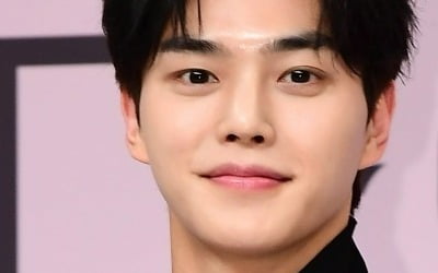 '스위트홈2' 송강 "붕 뜨지 않으려 노력, 현장에서 장난기 억눌렀다"