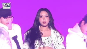 2023 MAMA 오프닝 장식한 이영지의 코치 커스텀 의상