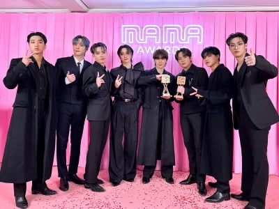 エイティズ、「2023 MAMA」でリュ・スンリョンと清陽唐辛子コラボ