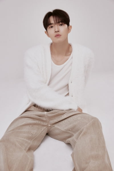 김재환, 워너원 때와는 다른 느낌