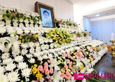 The woman who threatened Lee Sun-kyun with 50 million won was arrested while running away... Arrival in detention center