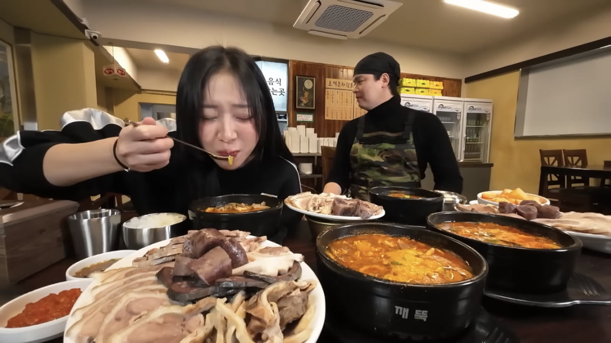 [종합] 이장우, 순댓국집 개업 “육수 16시간 끓여, 잠 못 자”(‘쯔양’)