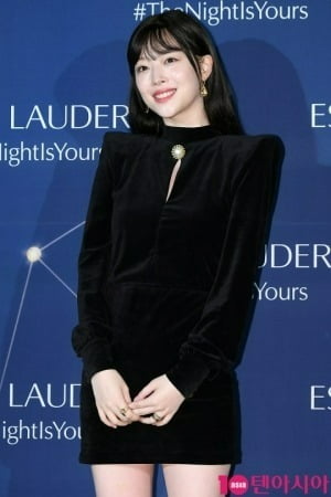 故ソルリ、今日(14日)4周忌華やかな桃の微笑が恋しい