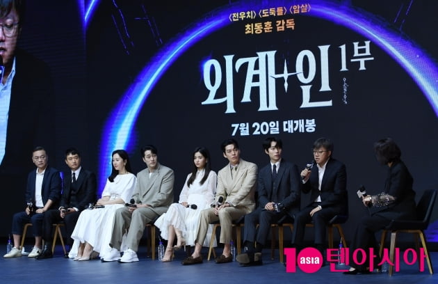 CJ ENM 영화 명운 달렸다…'외계+인' 2부 향한 우려와 기대 사이 [TEN스타필드]