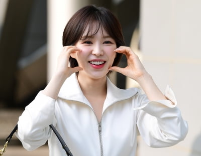 레드벨벳 웬디, 함께 눈싸움하고 싶은 여자 가수 1위…뉴진스 해린 2위[TEN차트]