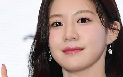 「絶世美女」コ·ユンジョン、極強蟻の腰を露出させたドレスフィット