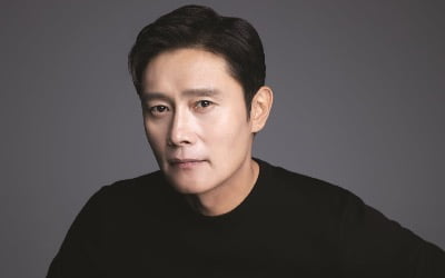 「コンクリートユートピア」イ・ビョンホン、彼の映画の中のキャラクターはすぐに韓国映画の歴史になった