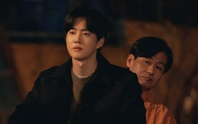 EXOのスホ、キム・ヨンミョン、奇妙で怪しい魔性の魅力