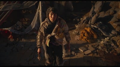 オム・テファ「コンクリートユートピア」、「存在感が確実な俳優」