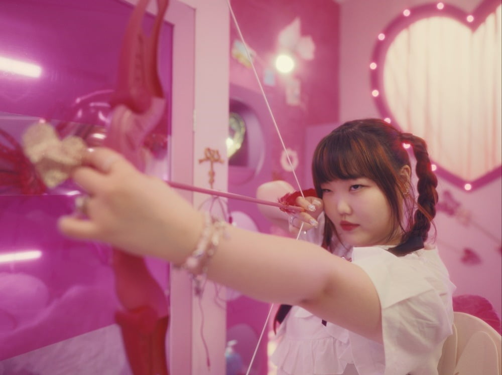 「2年ぶりカムバック」アクミュー、タイトル曲ベールを脱いだ