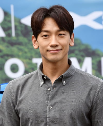 「サイパー製作」雨、無心な態度・軽率な選曲に冷たい海外ファン心