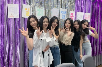 ウィークリー、デビュー3年ぶりに初公式ファンクラブ創立