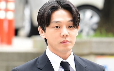 「麻薬投薬容疑」ユ・アイン、江南一番高価なクラブ訪問は事実無根だ