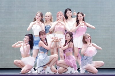 JYP日ガールズグループニジュ、デビュー初のスタジアム公演成功した仕上げ